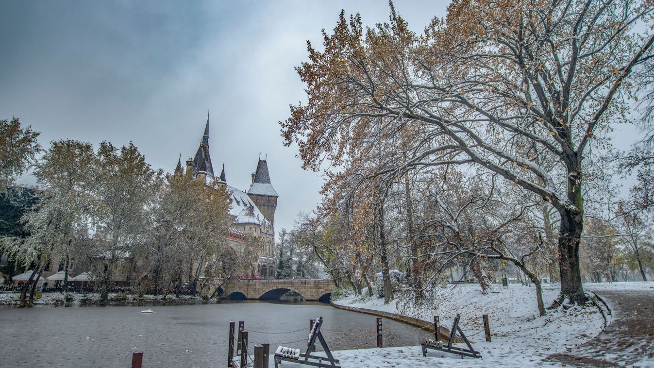 Scenic view of the famous Városligeti lake and Vajdahunyad castle in the City Park (Városliget) of Budapest, Hungary - in the foreground the jetty with snowy street furniture

2398212519
Illusztráció

Shutterstock
A great shot of