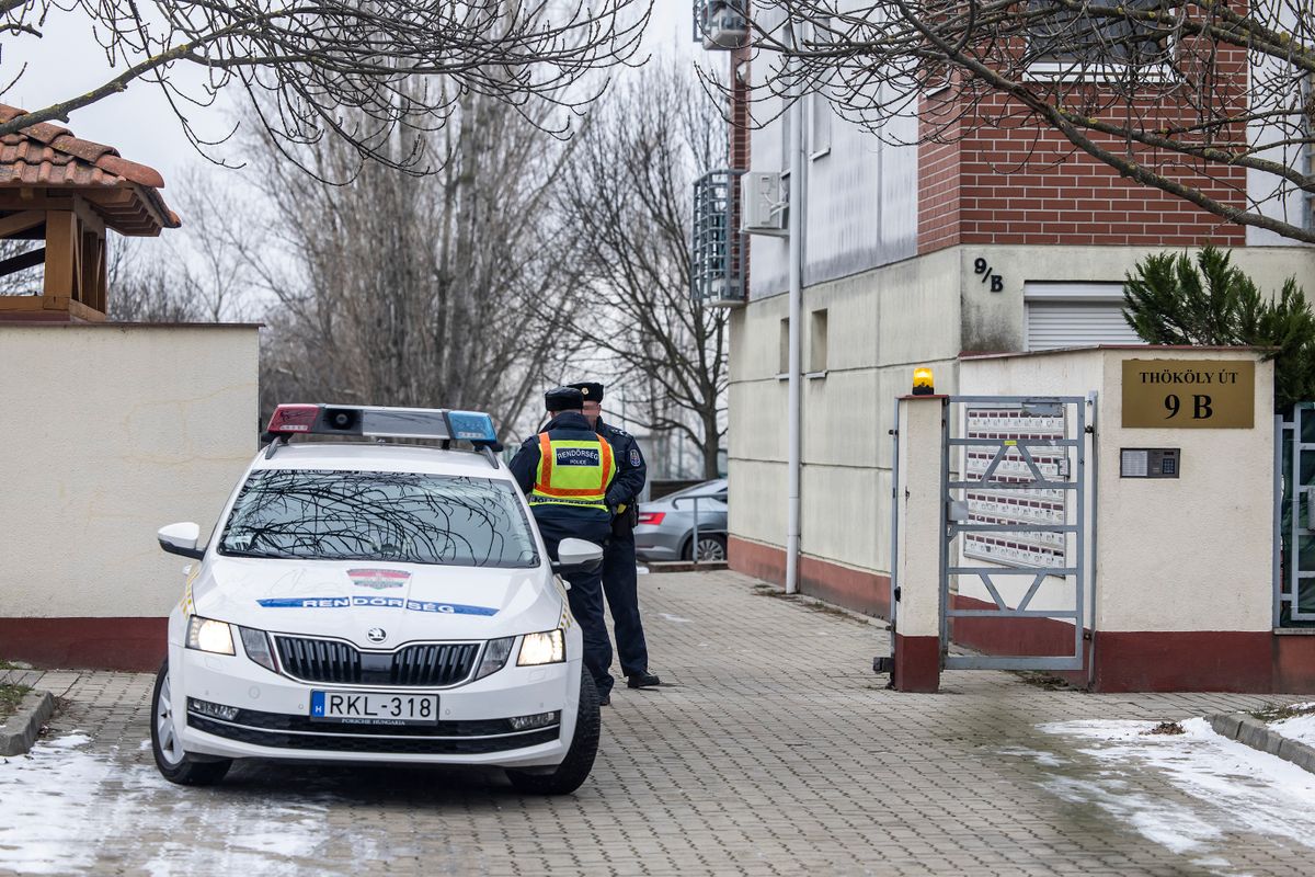 Rendőrök Dudás Miklós otthonánál 2026. január 5-én
