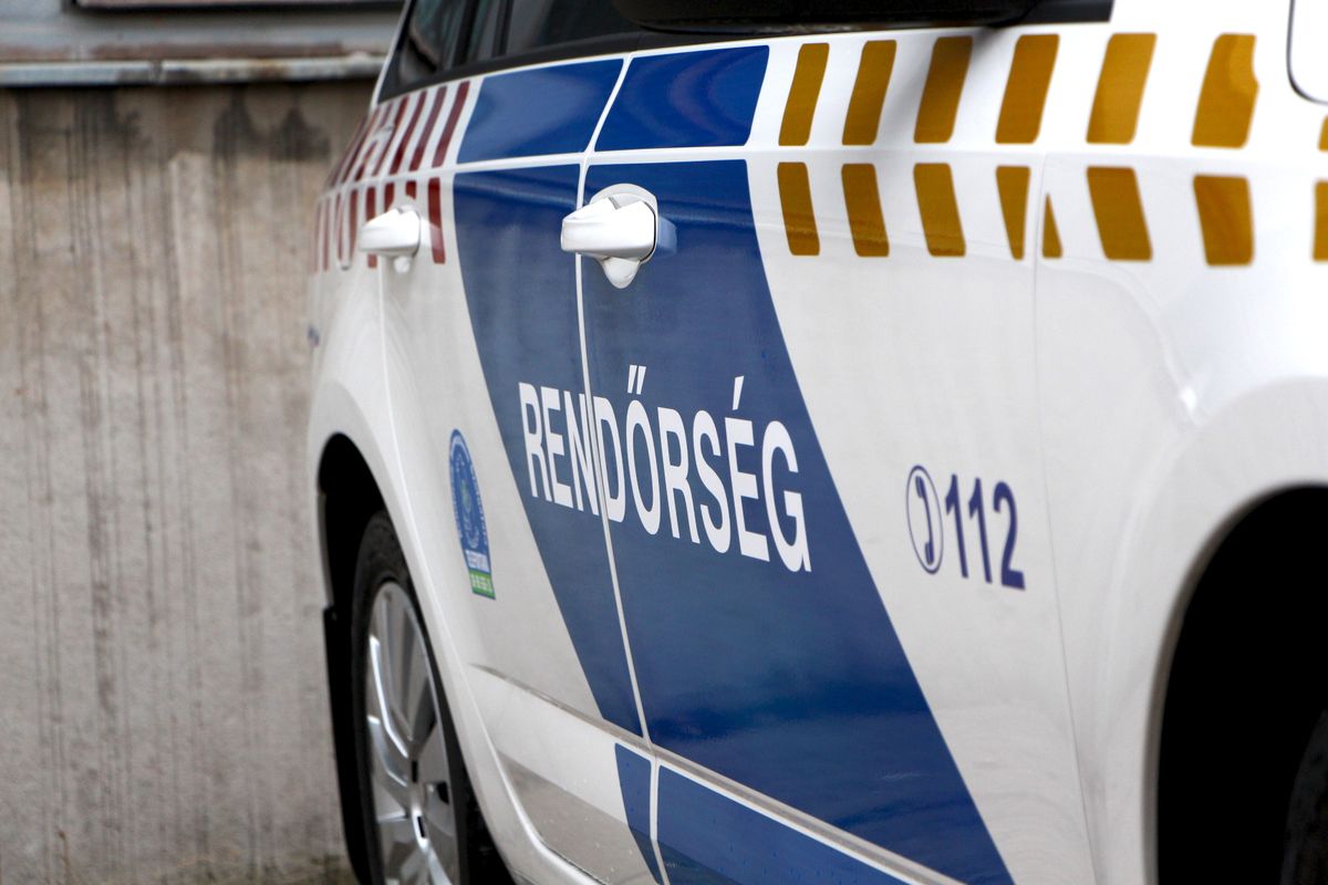Side view of Hungarian police car with blue and white markings and “Rendőrség” text.