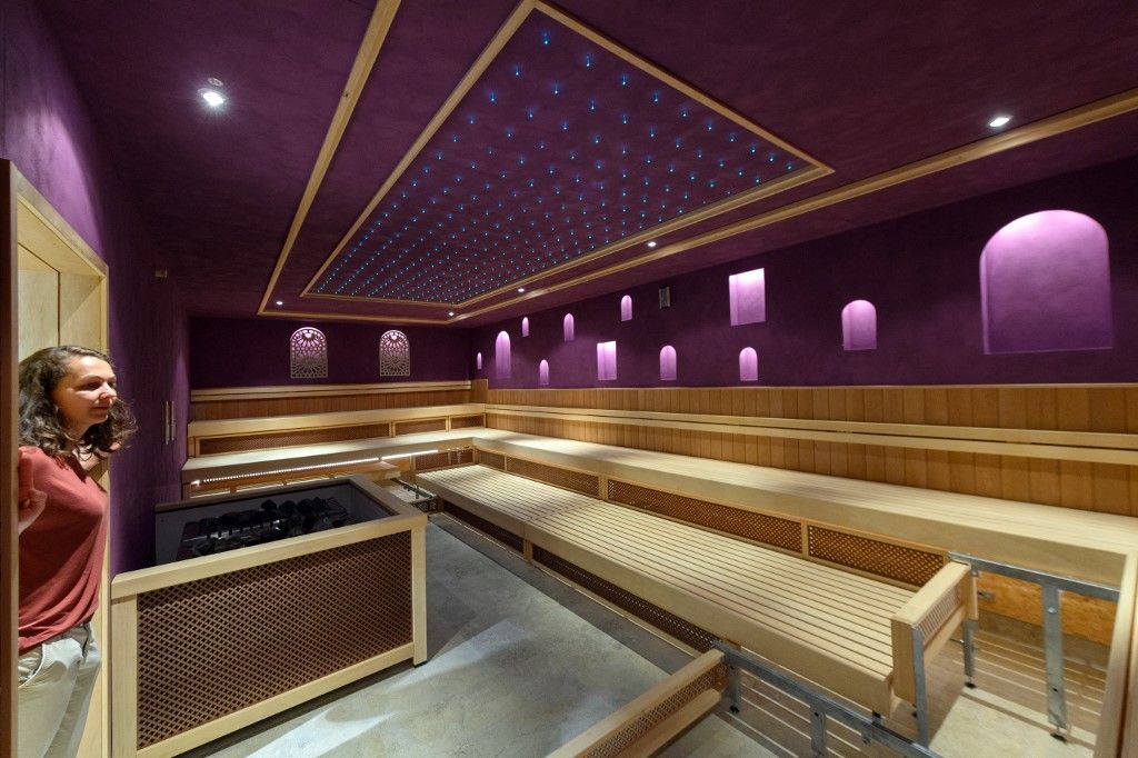 A németországi Havel-Therme luxus termálfürdő kénytelen volt drákói szabályokat bevezetni a női vendégek és alkalmazottak védelmében