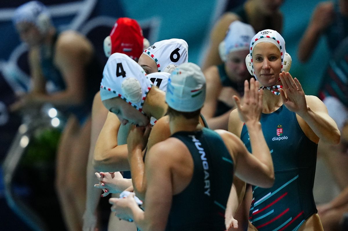 A magyar női vízilabdaválogatott jó hangulatban ugrott a medencébe