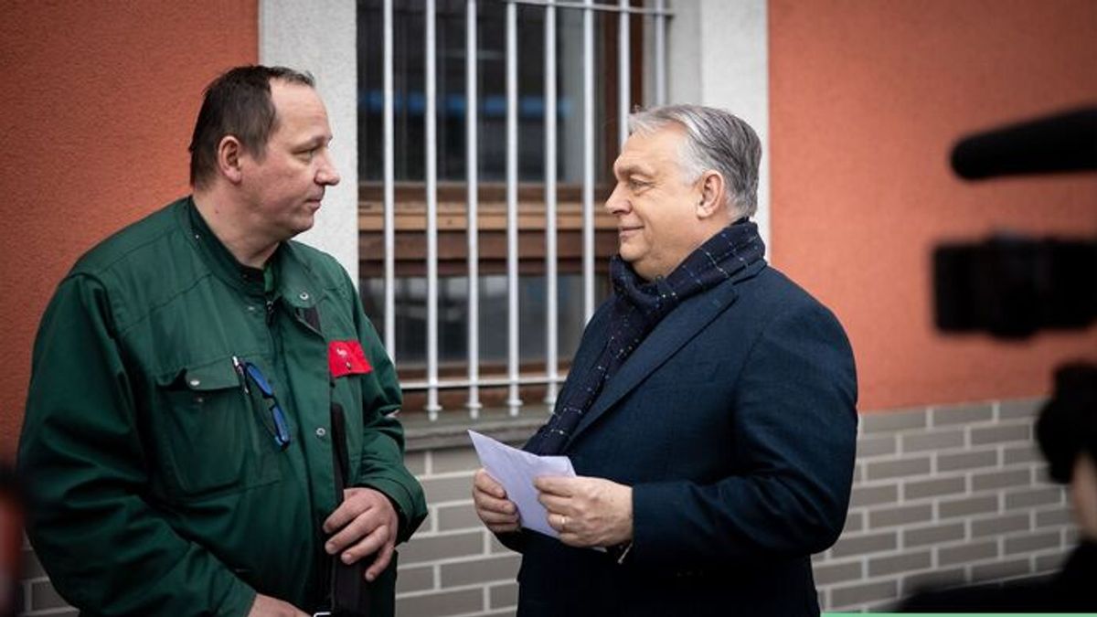PM Orban Personally Delivers the First National Petition + Video
