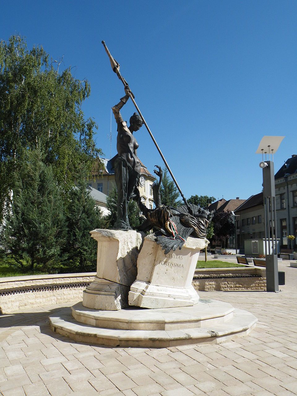A Civitas Fortissima emlékmű Balassagyarmat főterén