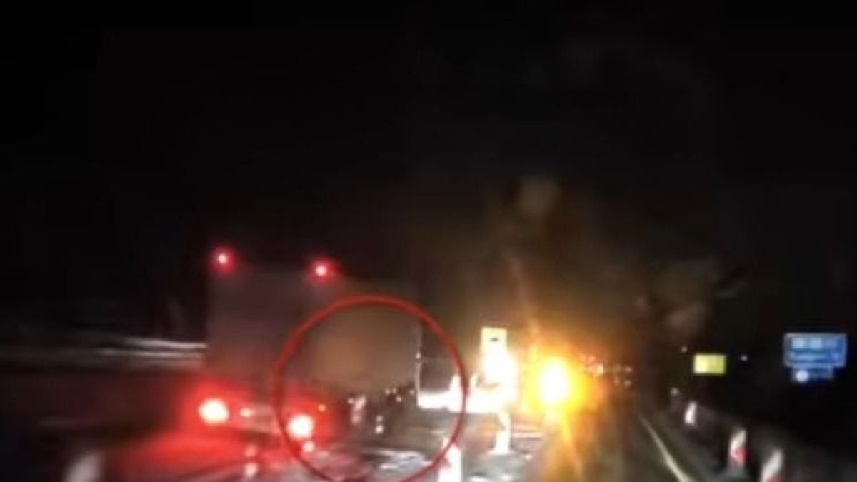 Tarolt a kamionos, miután elnézte a terelést az M1-es autópályán + videó