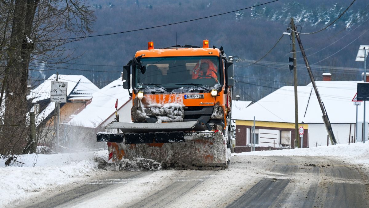 Ónos eső: ezekre mindenképpen ügyeljenek, ha útnak indulnak!