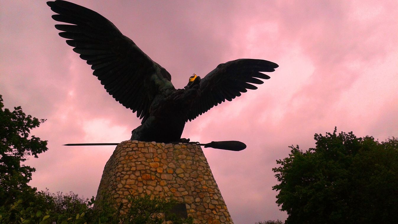 A tatabányai turul Európa legnagyobb madárszobre

Elter Tamás