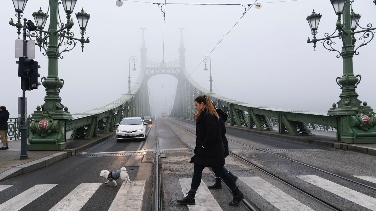 Szürke köd borul az országra, de lesz, ahol előbukkan a nap + videó