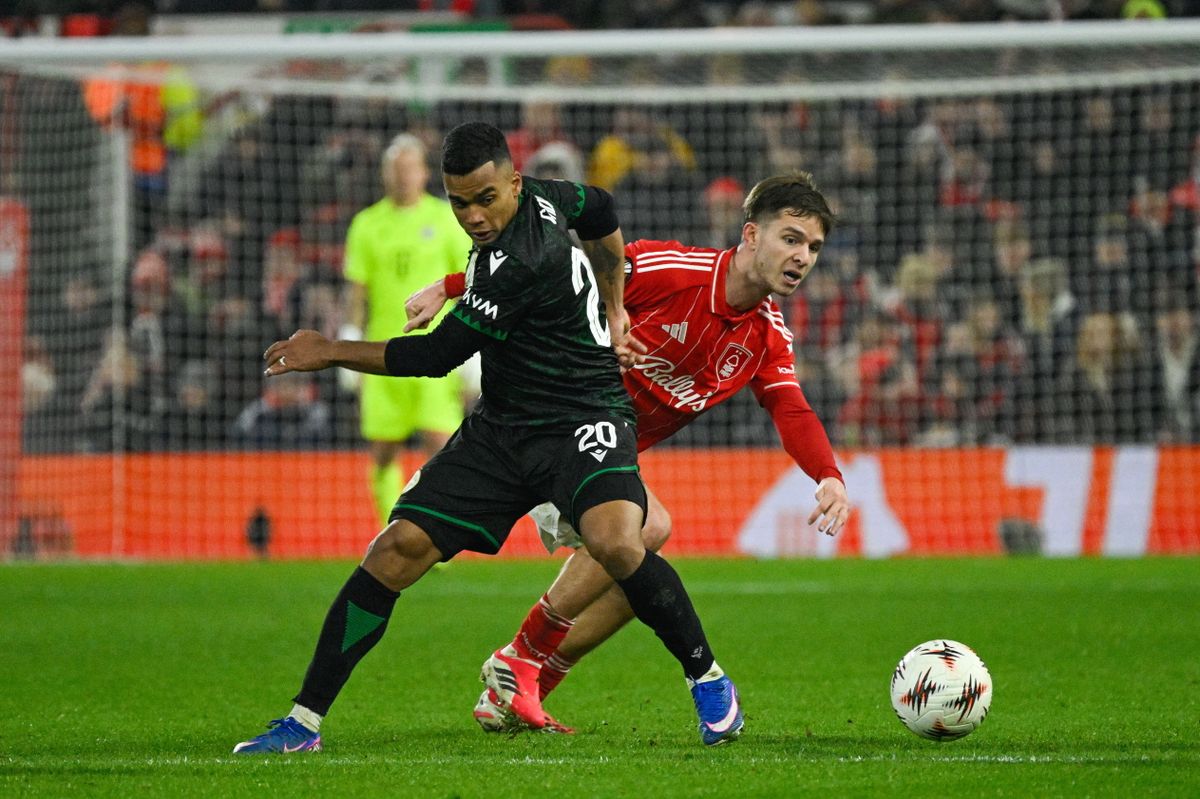 Az FTC játékosa, Cadu (sötét mezben) James McAtee és a Nottingham ellen testközelből tapasztalhatta meg, milyen az angol első osztály ritmusa