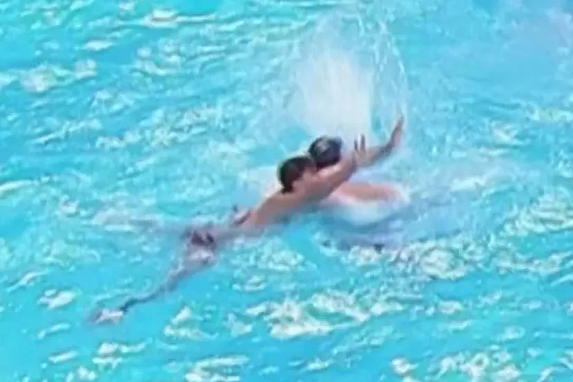 A vitatott pillanat: Mandics (sapkában) könyékkel arcon üti Granadost. A szerbek ezt is kibírták és végül nyertek a spanyolok ellen