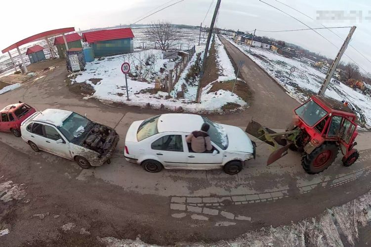 Horrorkaraván Nyárlőrincen: a traktor forgalmija lejárt, a sofőrnek jogosítványa sem volt és mindez csak a jéghegy csúcsa.