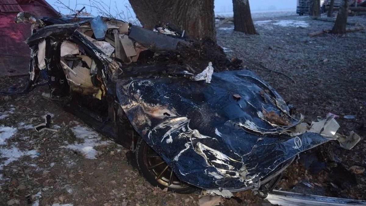 Borítókép: Helyszíni fotó Jákli Mónika halálos balesetéről (Forrás: Bors/szlovák rendőrség)