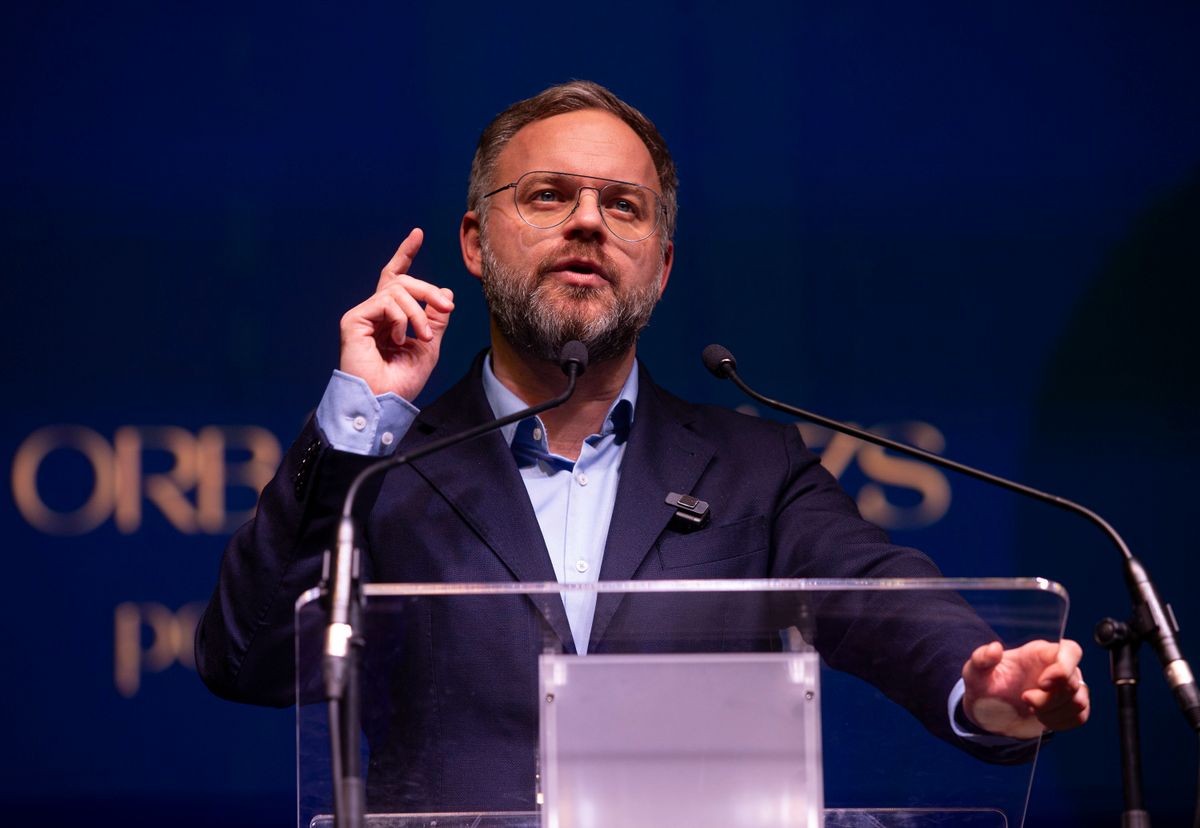 Kiskunhalas, 2025. december 20.
Orbán Balázs, a miniszterelnök politikai igazgatója beszédet mond az Országos Cigány Nemzetiségi Nap rendezvényén a Kiskunhalasi Szakképzési Centrum Dékáni Árpád Technikumban 2025. december 20-án.
MTI/Bús Csaba