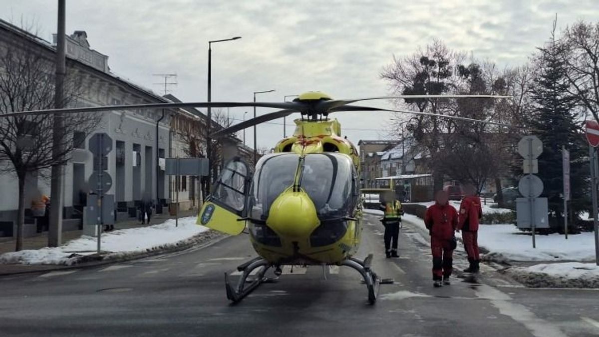 Leszállás közben lekaszált egy stoptáblát a mentőhelikopter Nyírbátorban