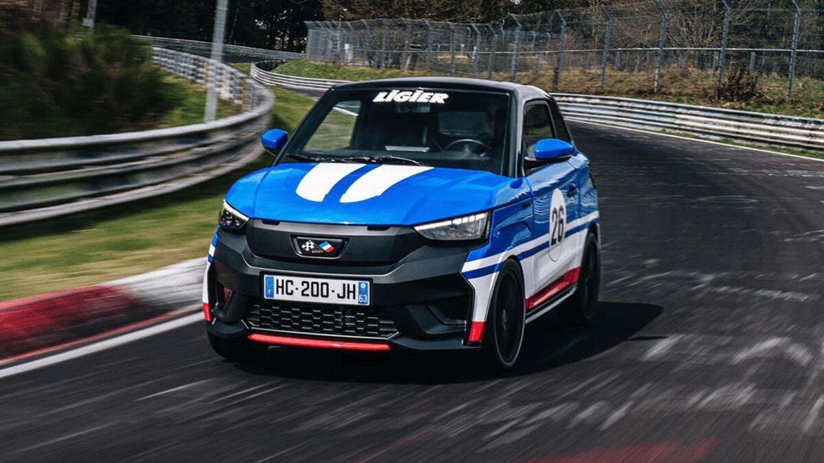 Dízelmotoros mopedautó állított fel körrekordot a Nürburgringen