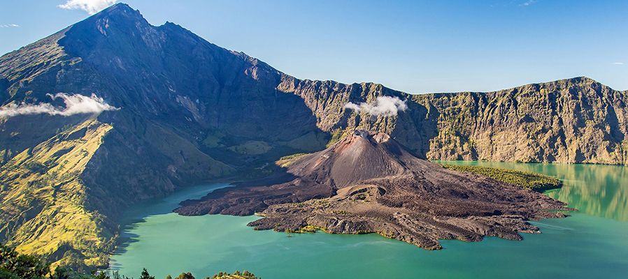 A Toba vízzel fedett  hatalmas kalderája napjainkban