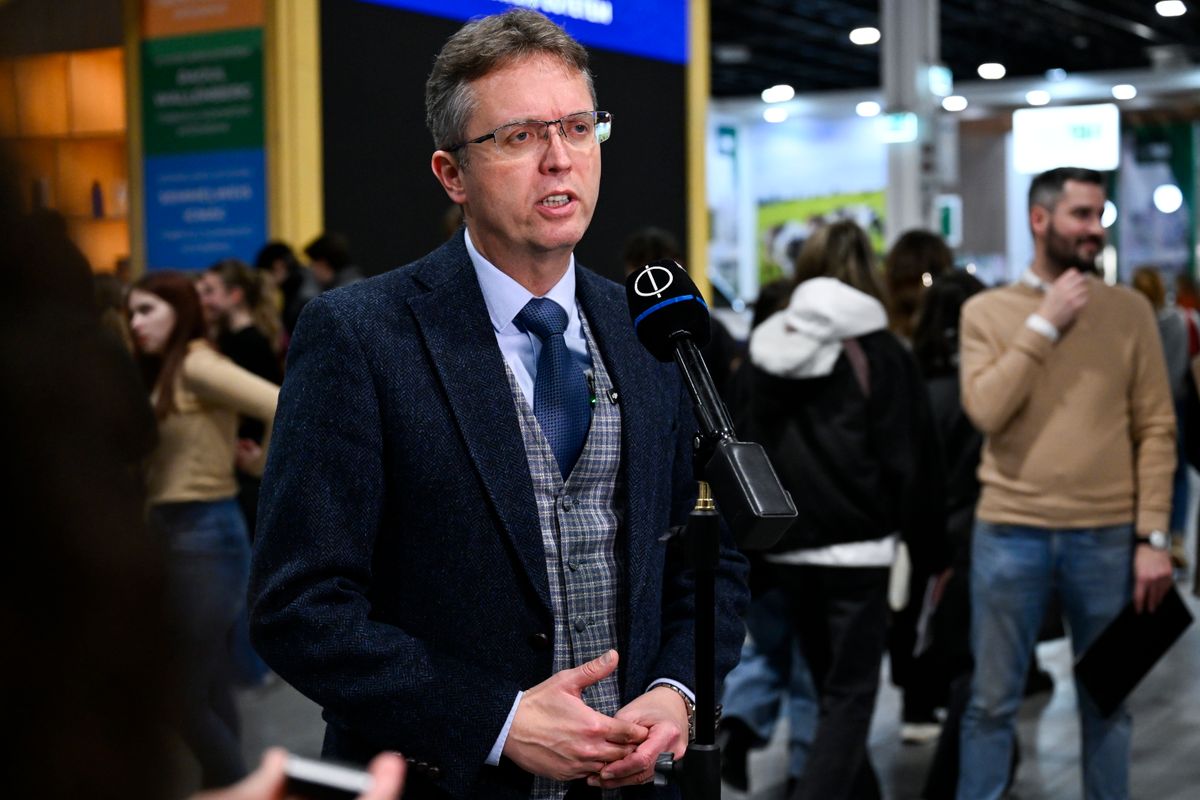 Budapest, 2026. január 9.
Hankó Balázs kultúráért és innovációért felelős miniszter a 26. Educatio Nemzetközi Oktatási Szakkiállításon tartott sajtótájékoztatón a budapesti Hungexpón 2026. január 9-én. Új, 28 milliárd forintos pályázat támogatja a hallgatói életutat – jelentette be a miniszter.
MTI/Hegedüs Róbert