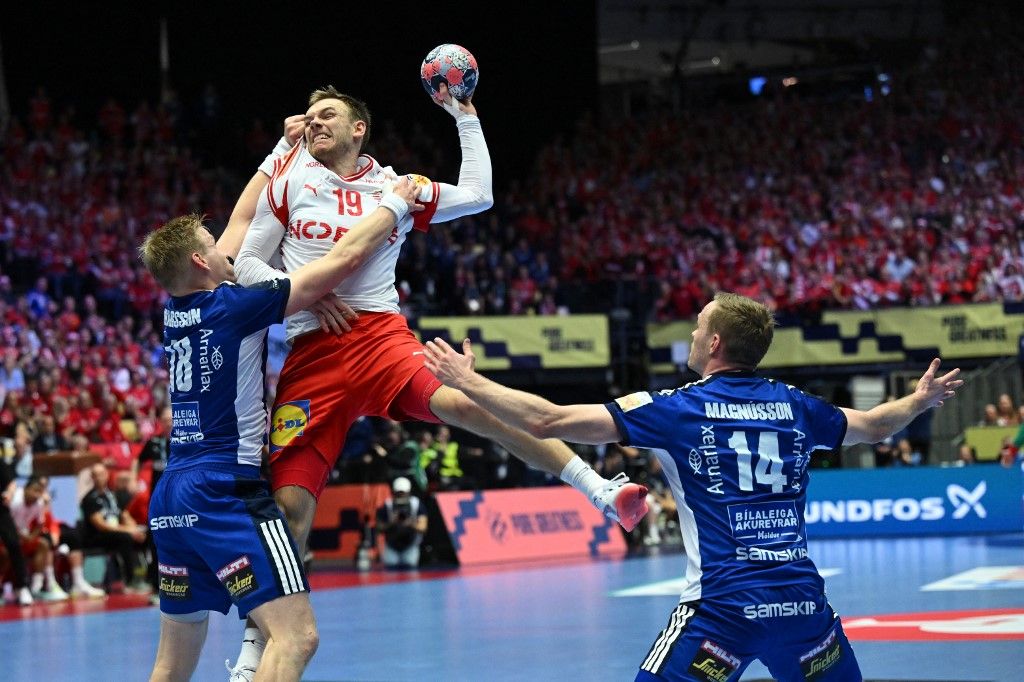 Dán-német csata az Európa-bajnokság döntőjében.