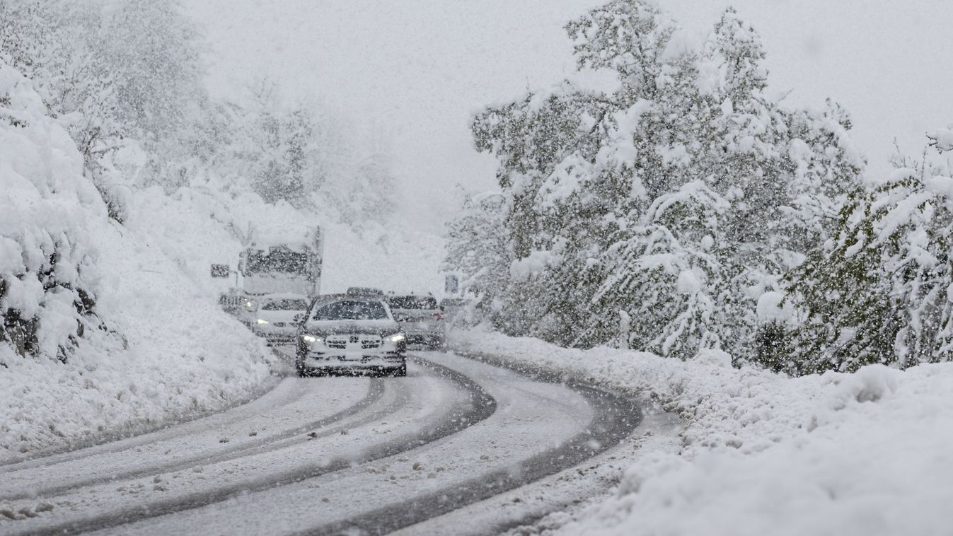 Az ítéletidő miatt operatív törzset állított fel Orbán Viktor + videó