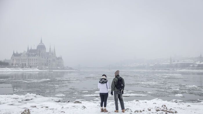 Magyarország - A jegesedő Duna Budapesten