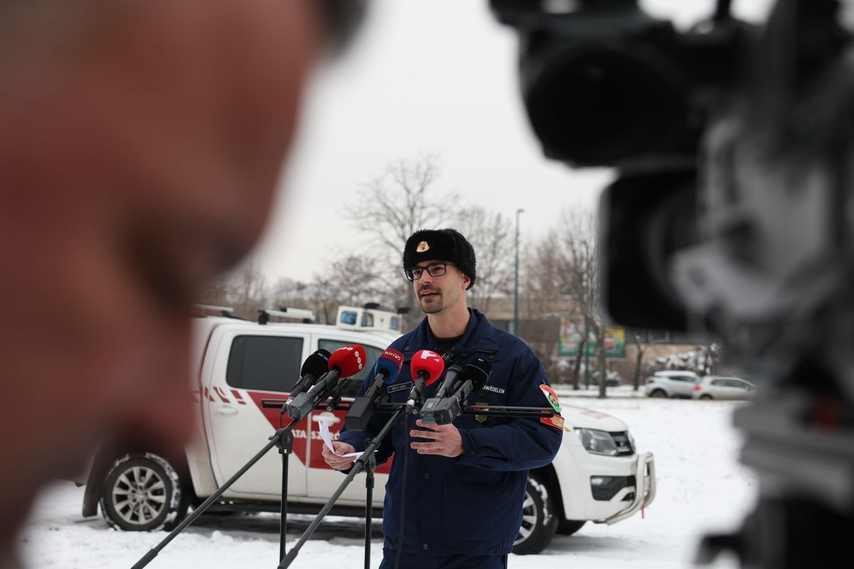 Mukics Dániel tű. alezredes az Országos Katasztrófavédelmi Főigazgatóság szóvivője
sajtótájékoztatót tart az Operatív Törzs üléséről.