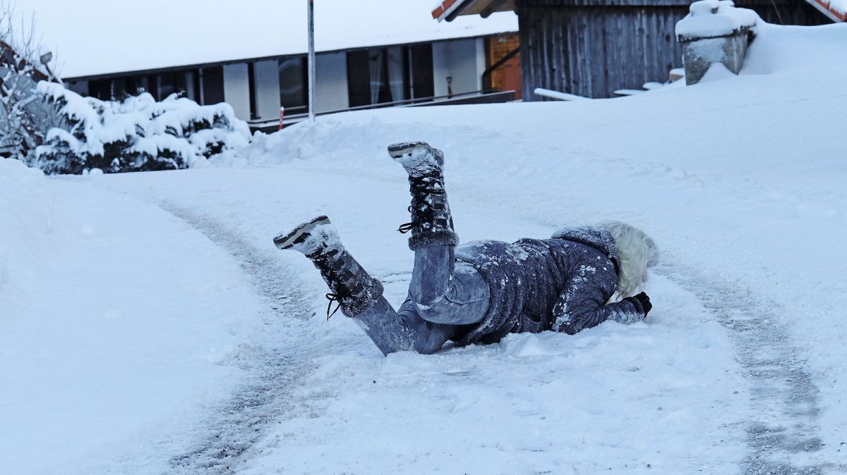 Ezt üzenték a mentők a hóhelyzet miatt bajba kerülőknek