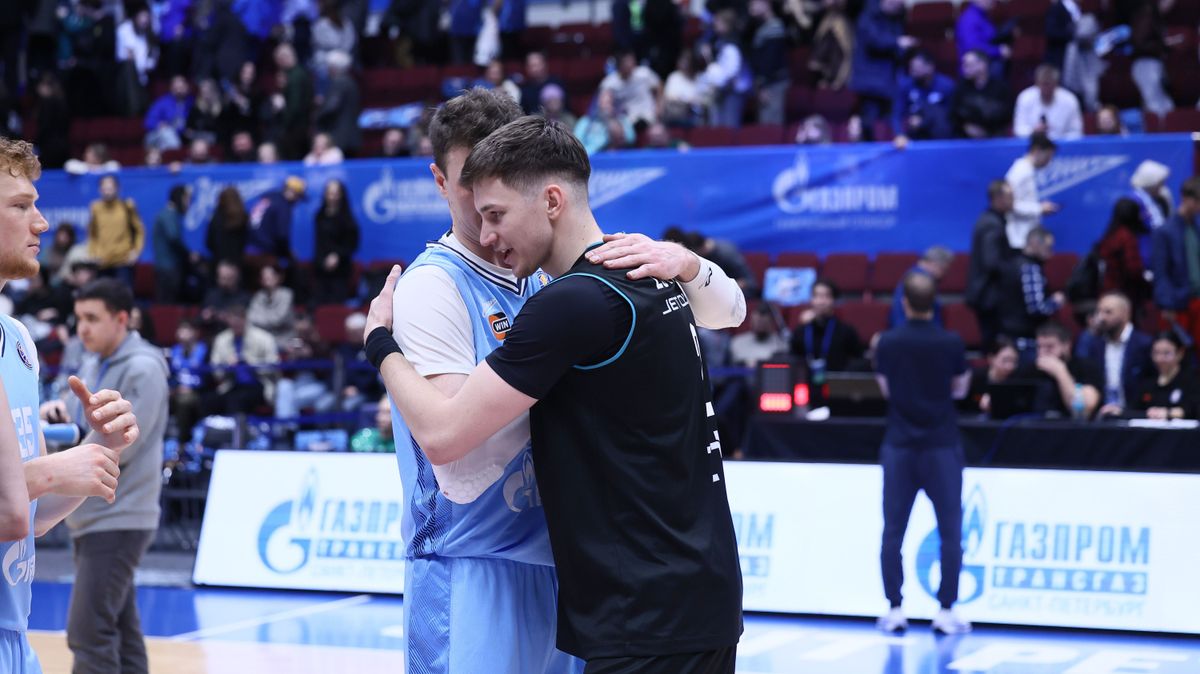 A magyar légiós Lukácsnak épp az ellenfél játékosa gratulált a meccs lefújása után.