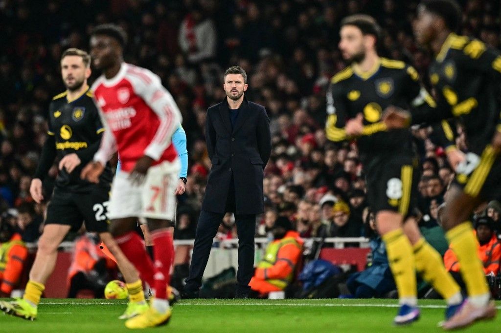 Londonba sem érkezett feltartott kézzel a Manchester United.