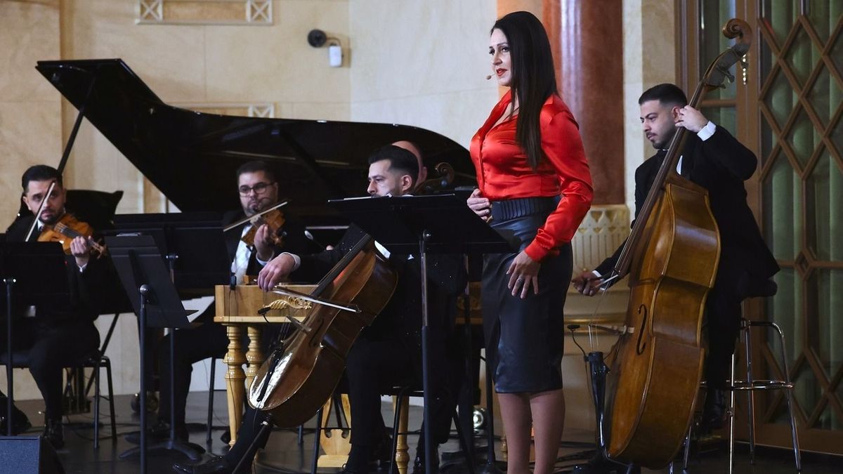 Háromszáz cigányzenésszel érkezik az év legjobban várt operettbemutatója, a Dankó Pista