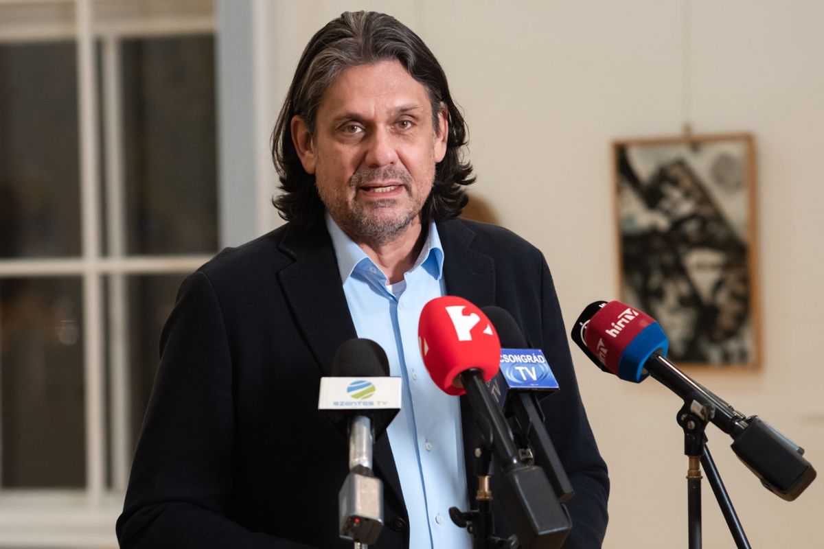 Csongrád, 2025. november 28.
Deutsch Tamás, a Fidesz európai parlamenti képviselője sajtótájékoztatót tart a kormánypártok országjárásának fóruma előtt Csongrádon 2025. november 28-án.
MTI/Oláh Tamás