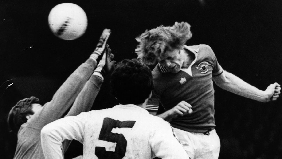 Jó lesz, ha ezt szem előtt tartja Varga Barnabás – a sok fejelés demenciát okozhat