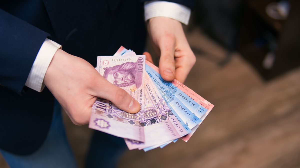 Dupla nyugdíj és plusz kifizetés érkezik februárban