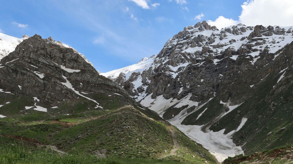 Megérkeztek az enyhülés első jelei, zöldülnek a hegycsúcsok + térkép