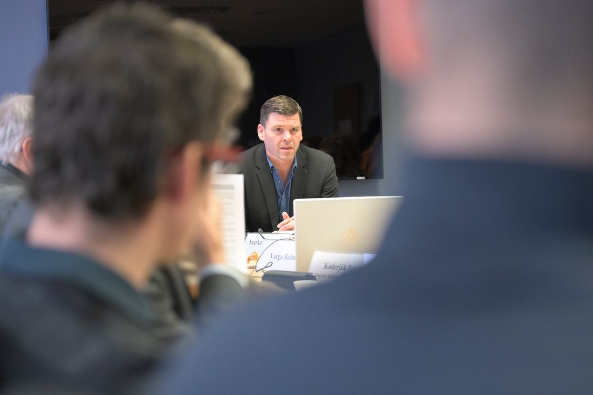 A kormány petíciót indít a családok pénzének védelméért. / Fotó: Facebook/Czepek Gábor