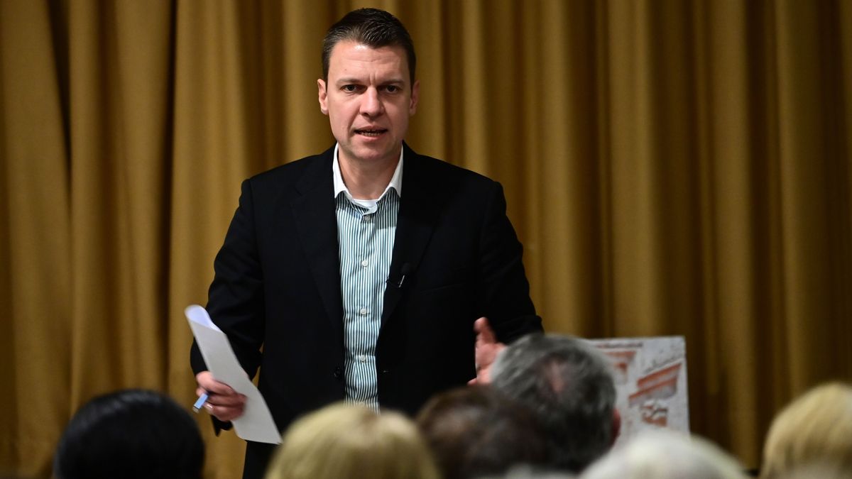 Fiatal barátainak üzent Menczer Tamás