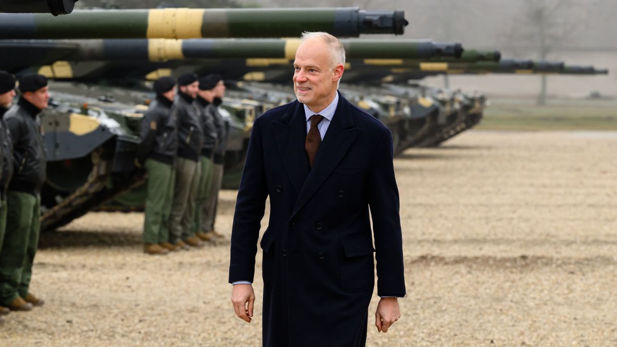 Valami készül, Izraelbe utazott a honvédelmi miniszter + videó