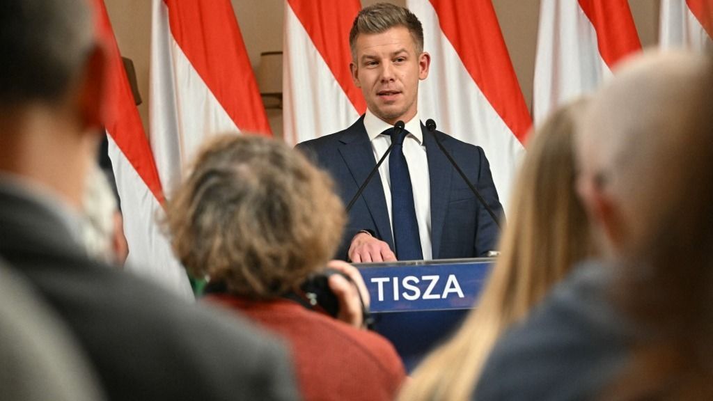 Kiosztották Magyar Pétert a tüntető gazdák (Fotó: ATTILA KISBENEDEK / AFP)