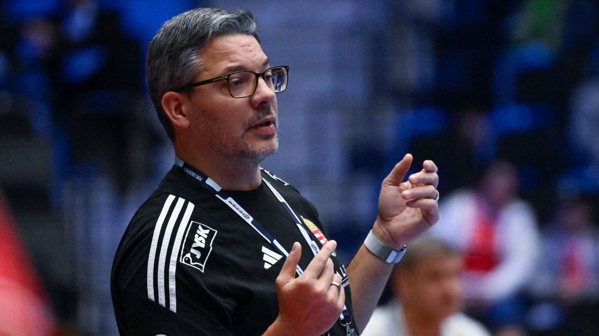 Kristianstad, 2026. január 16.
Chema Rodríguez szövetségi kapitány a dán-norvég-svéd közös rendezésű férfi kézilabda-Európa-bajnokság F csoportjának első fordulójában játszott Magyarország - Lengyelország mérkőzésen a svédországi Kristianstad Arénában 2026. január 16-án. Magyarország-Lengyelország 29-21.
MTI/Hegedüs Róbert