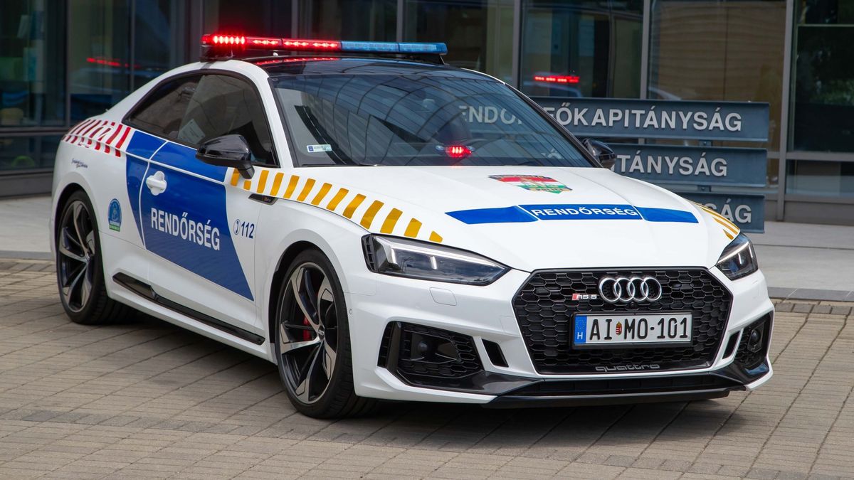 Különös AI-videókon tűnik fel a bűnös múltú magyar rendőrautó