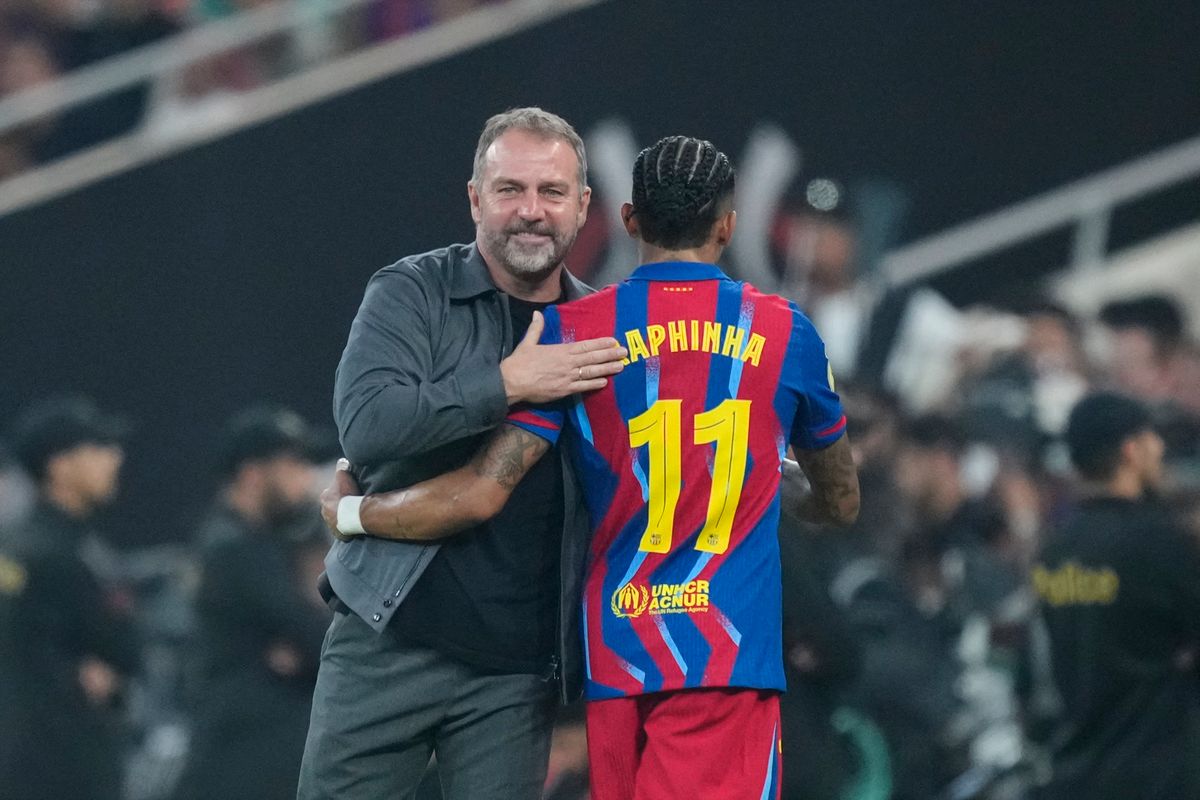 Hansi Flick elégedetten figyelte a Barcelona teljesítményét