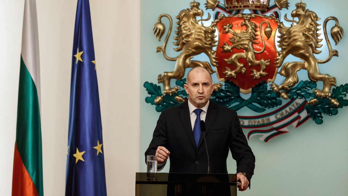 Történelmi döntést hozott lemondásával a bolgár elnök