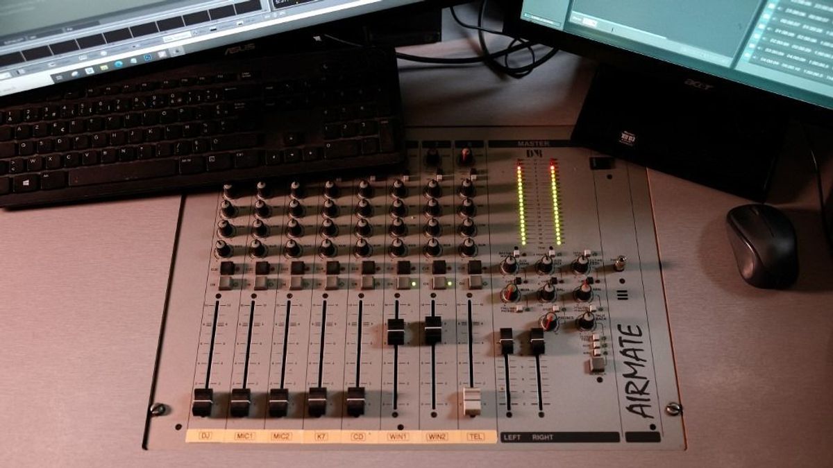 LMBTQ-t sugárzó rádió kapott rejtélyes pénzeket