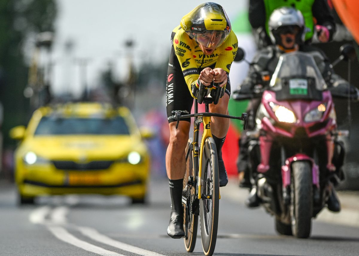 WIELICZKA, POLAND  AUGUST 10:
Attila Valter of Hungary, riding for Team Visma Team, races through the final kilometer of Stage 7, a 12.5 km individual time trial from Wieliczka to Wieliczka, during the 82nd Tour de Pologne, in Wieliczka, Lesser Poland Voivodeship, Poland, on August 10, 2025. (Photo by Artur Widak/NurPhoto) (Photo by Artur Widak / NurPhoto via AFP)