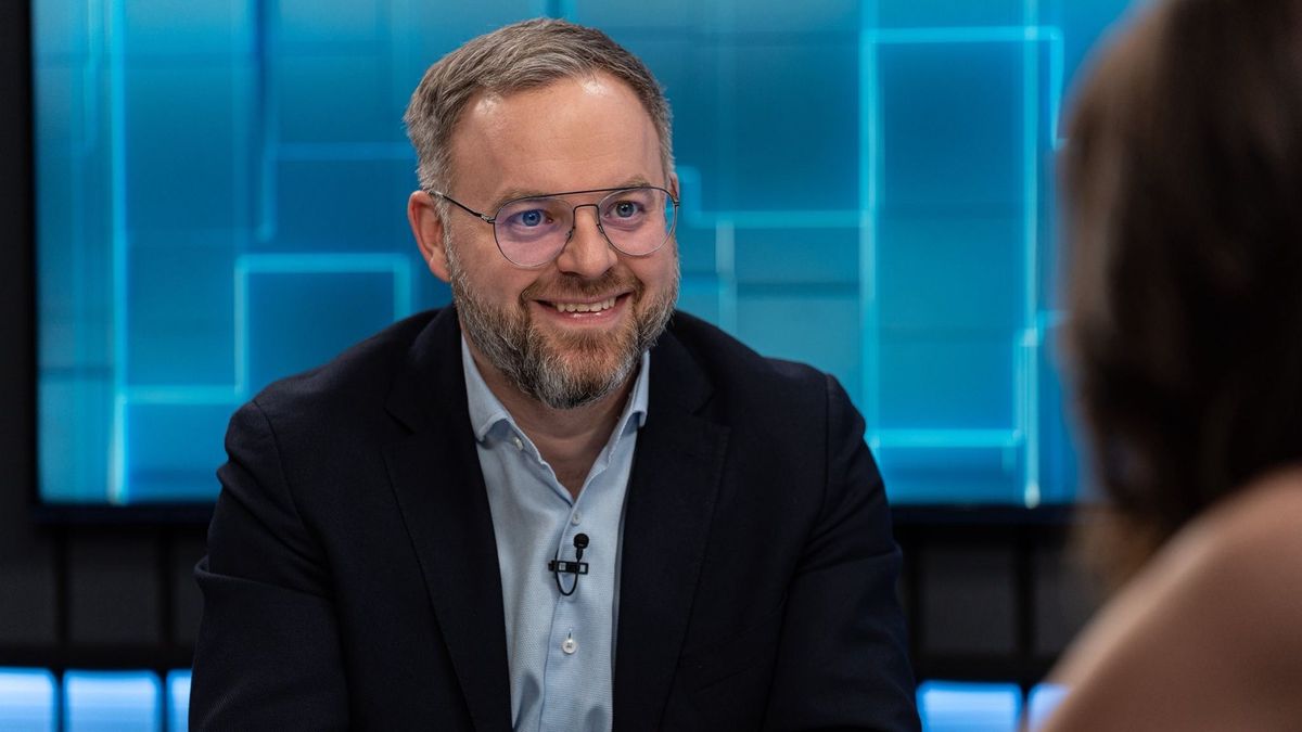 Újraindult a Péntek 8 a HírTV-n, mutatjuk ki volt az első vendég + videó