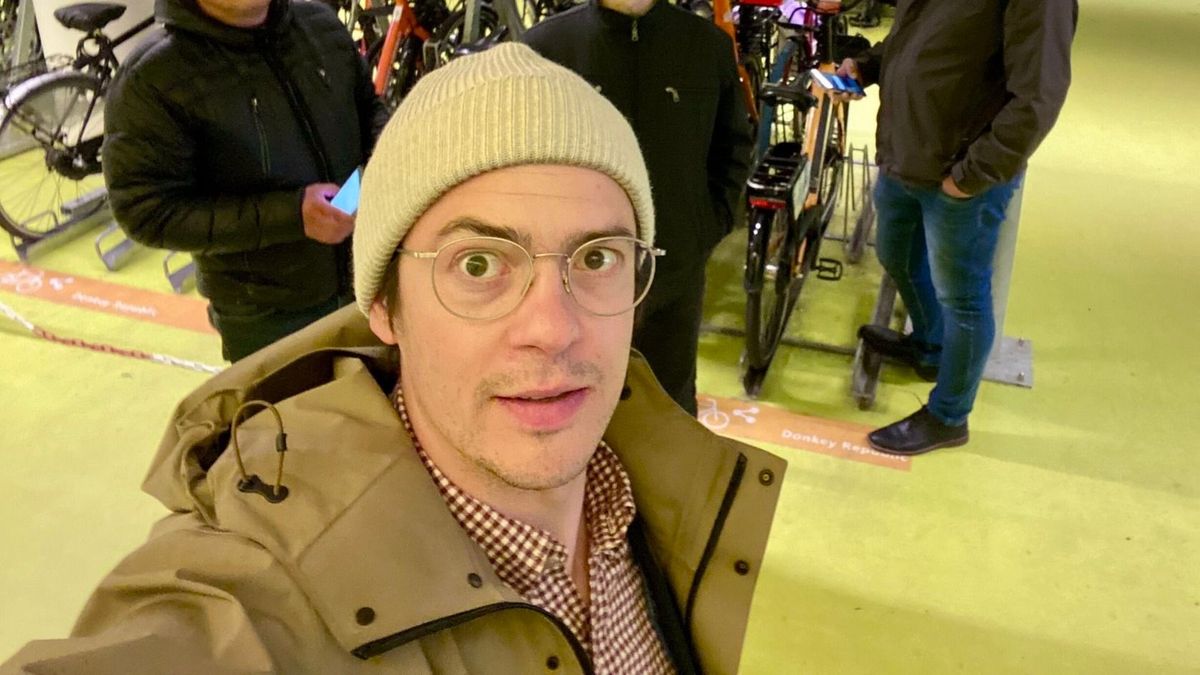 Így rakták helyre a Tisza közlekedési szakértőjét, aki szerint szexistán takarítják Budapesten a havat + videó