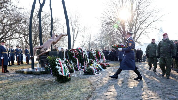 Megemlékezés a hejcei katasztrófa huszadik évfordulóján a Borsó-hegyen