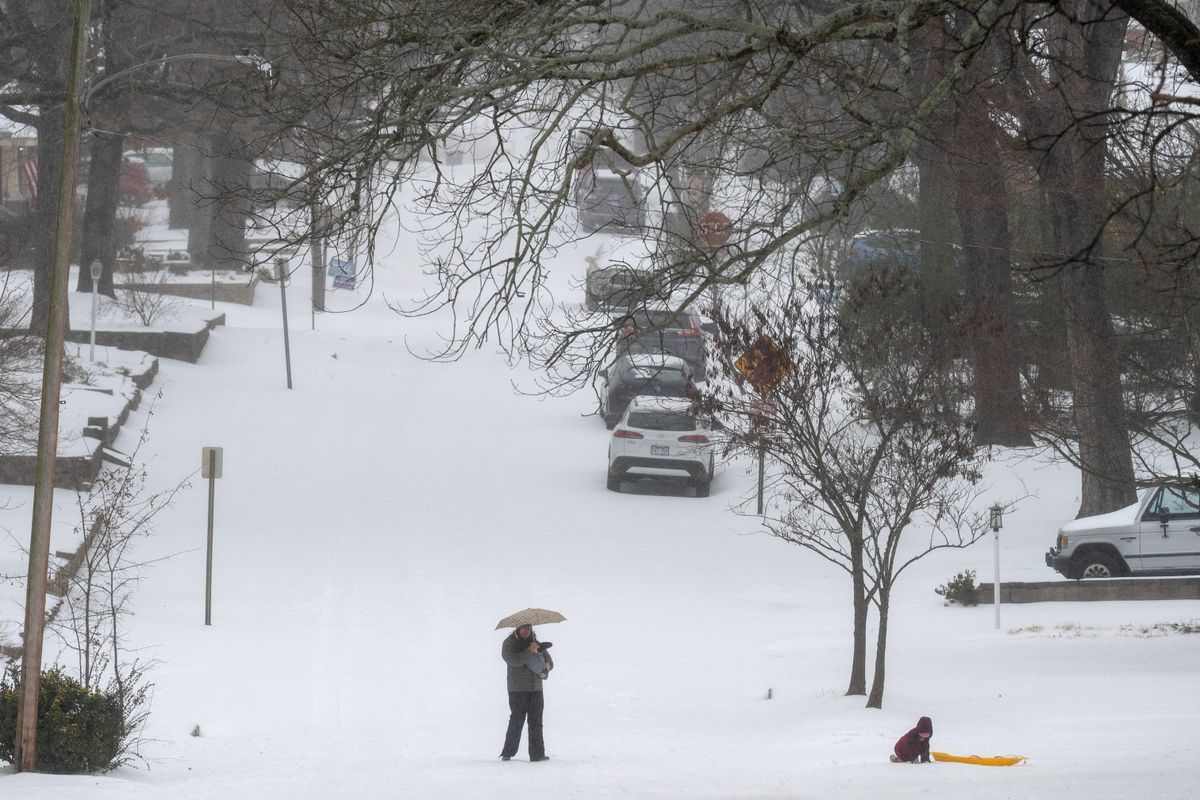 Az ítéletidőt egy sarkvidéki eredetű téli vihar okozza, amely az Egyesült Államok 40 államát, 240 millió ember lakóhelyét érinti