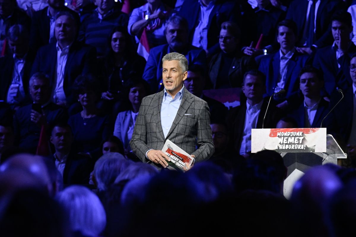 Miskolc, 2026. január 17.
Rákay Philip producer, moderátor a Digitális Polgári Körök által szervezett háborúellenes gyűlésen a miskolci DVTK Arénában 2026. január 17-én.
MTI/Koszticsák Szilárd