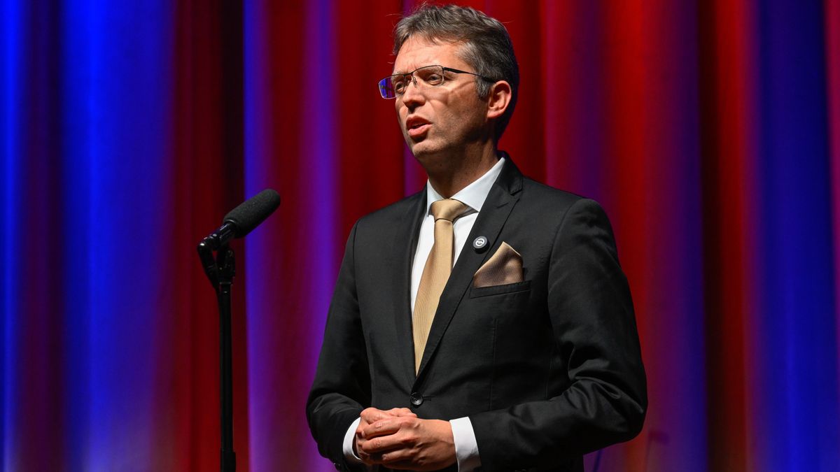 Hankó Balázs: Európában háborús, Magyarországon családi adópolitika van