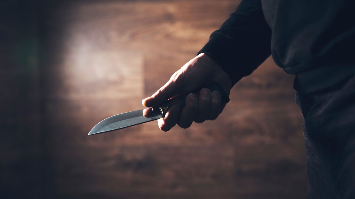 Véres tragédia egy panelban: holttestekre bukkantak a rendőrök