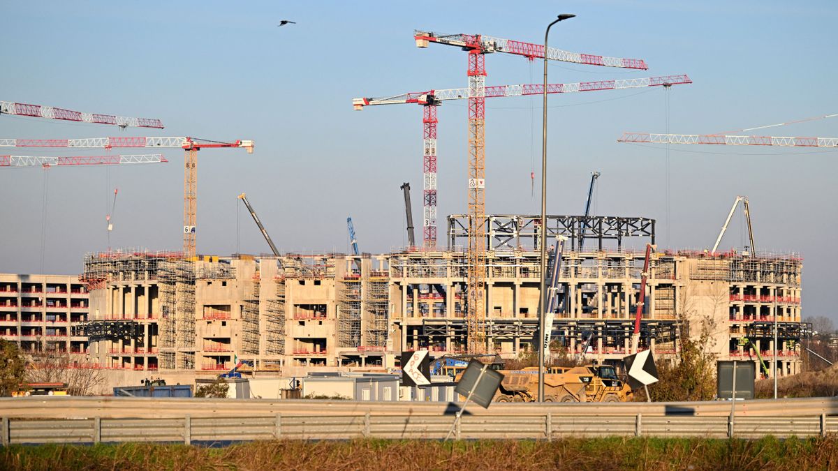 Közeleg a téli olimpia, egyre nő a botrány a hokicsarnok körül